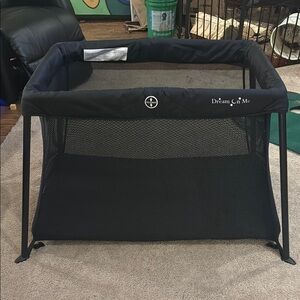 Dream on Me Travel Bed Crib light weight